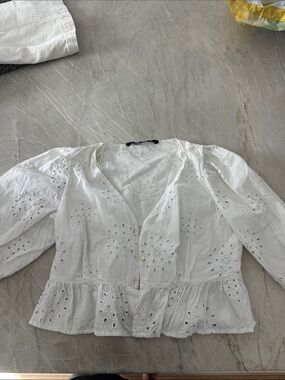 Women’s White Eyelet Peplum Button-Front Top Zara